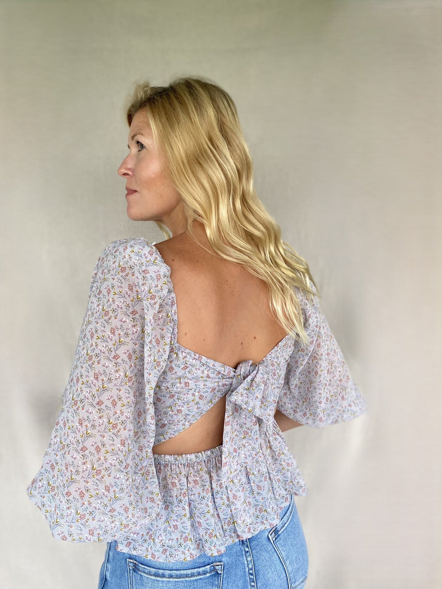 OPEN BACK FLORAL PRINT BLOUSE