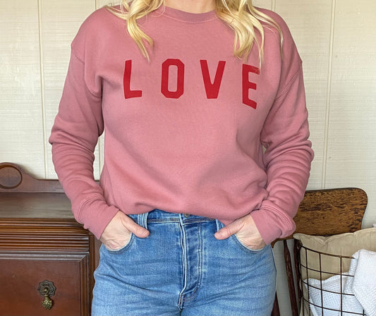 LOVE - GRAPHIC SWEATSHIRT